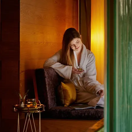 Отель Sheraton Атлон